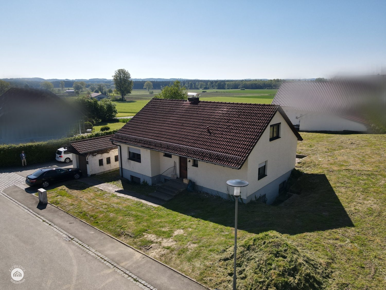 Immobilienangebot - Weißenhorn - Alle - Freistehendes Einfamilienhaus auf großem Grundstück mit Ortsrandlage in Weißenhorn-Emershofen