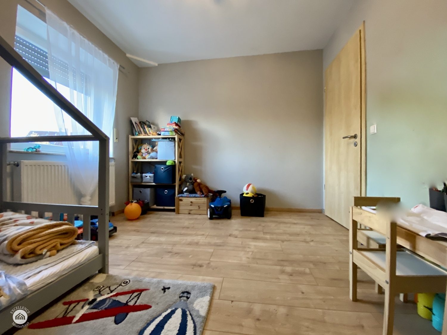 Immobilienangebot - Dietenheim - Alle - Wunderschöne Hochparterrewohnung mit Dreizimmern und Außenstellplatz
