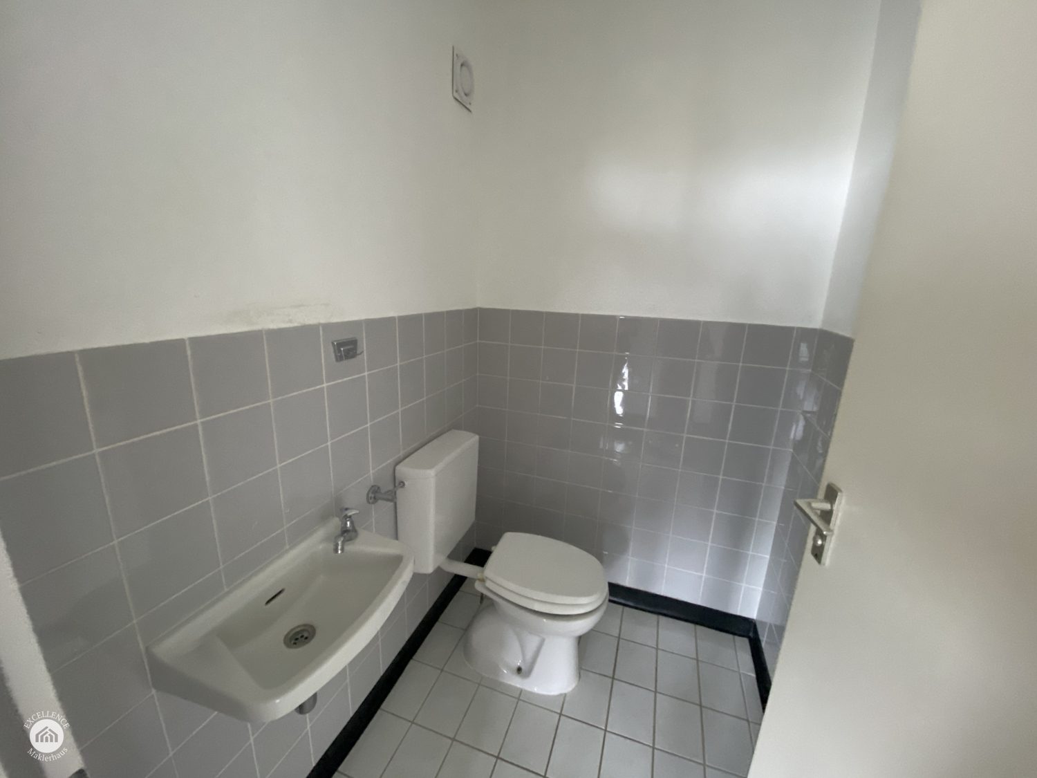Immobilienangebot - Neu-Ulm - Alle - Willkommen in Ihrem neuen Investment! Dreizimmerwohnung mit drei Balkonen.