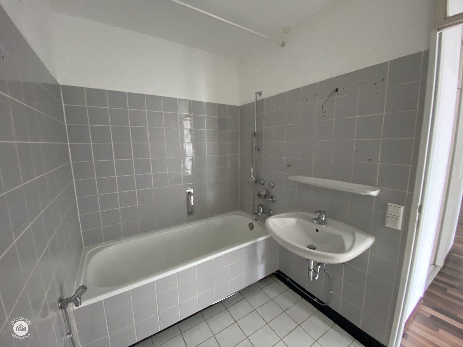 Immobilienangebot - Neu-Ulm - Alle - Willkommen in Ihrem neuen Investment! Dreizimmerwohnung mit drei Balkonen.