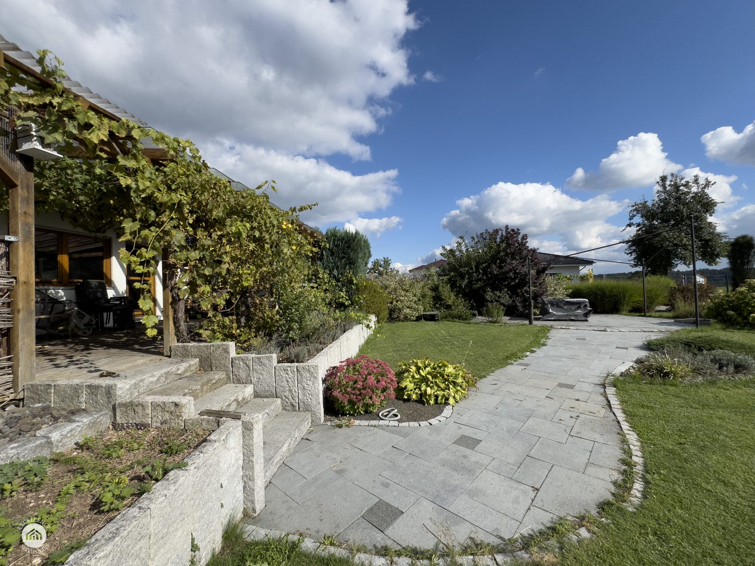Immobilienangebot - Jagstzell / Dankoltsweiler - Alle - SCHÖNES EINFAMILIENHAUS MIT EINLIEGERWOHNUNG auf 1230 m² Grund