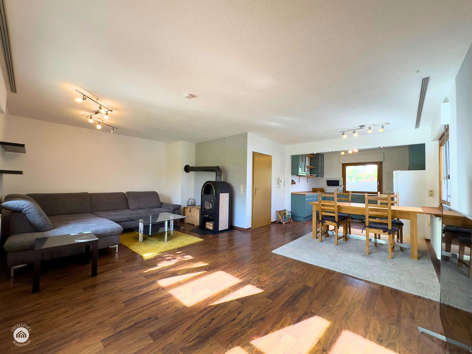 Immobilienangebot - Jagstzell / Dankoltsweiler - Alle - SCHÖNES EINFAMILIENHAUS MIT EINLIEGERWOHNUNG auf 1230 m² Grund