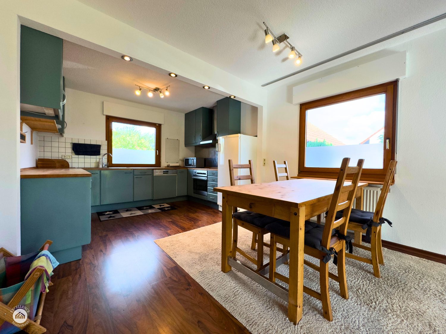 Immobilienangebot - Jagstzell / Dankoltsweiler - Alle - SCHÖNES EINFAMILIENHAUS MIT EINLIEGERWOHNUNG auf 1230 m² Grund