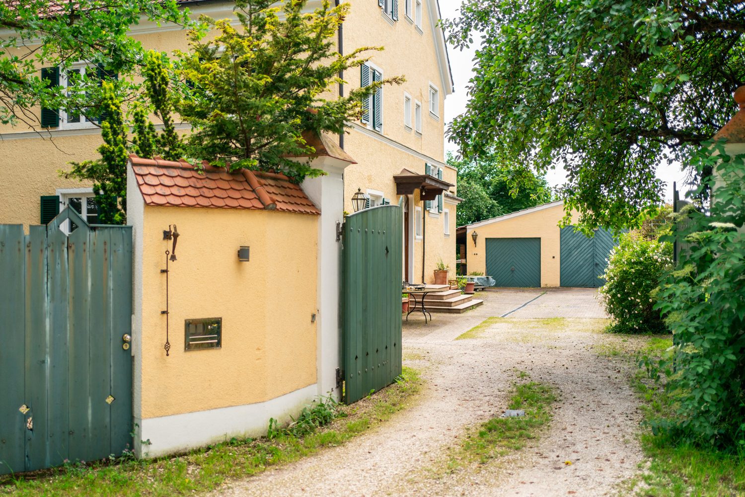 Immobilienangebot - Röfingen / Roßhaupten - Alle - Bezauberndes Anwesen mit parkähnlichem Garten auf 3234 m² Grund