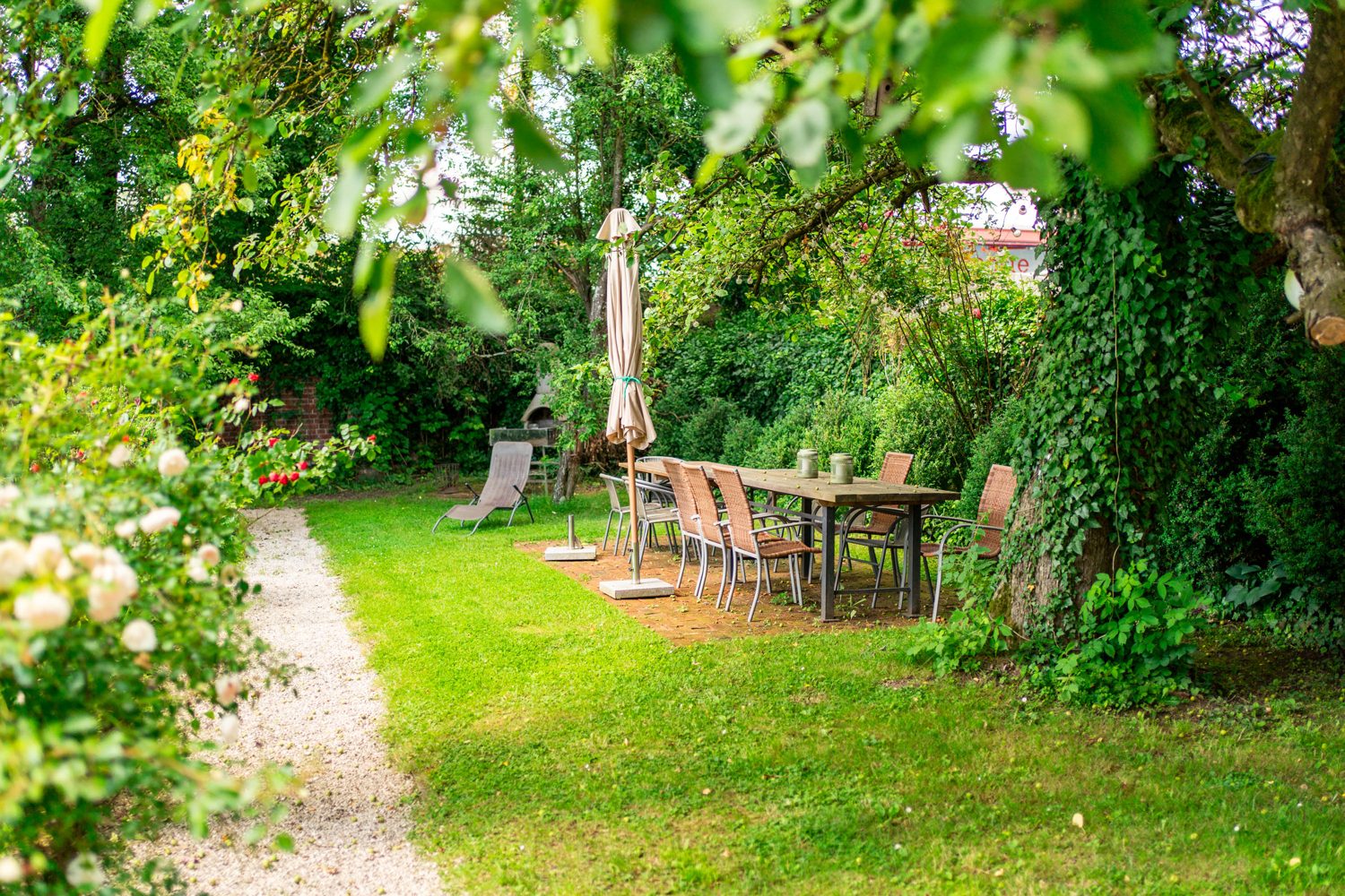 Immobilienangebot - Röfingen / Roßhaupten - Alle - Bezauberndes Anwesen mit parkähnlichem Garten auf 3234 m² Grund