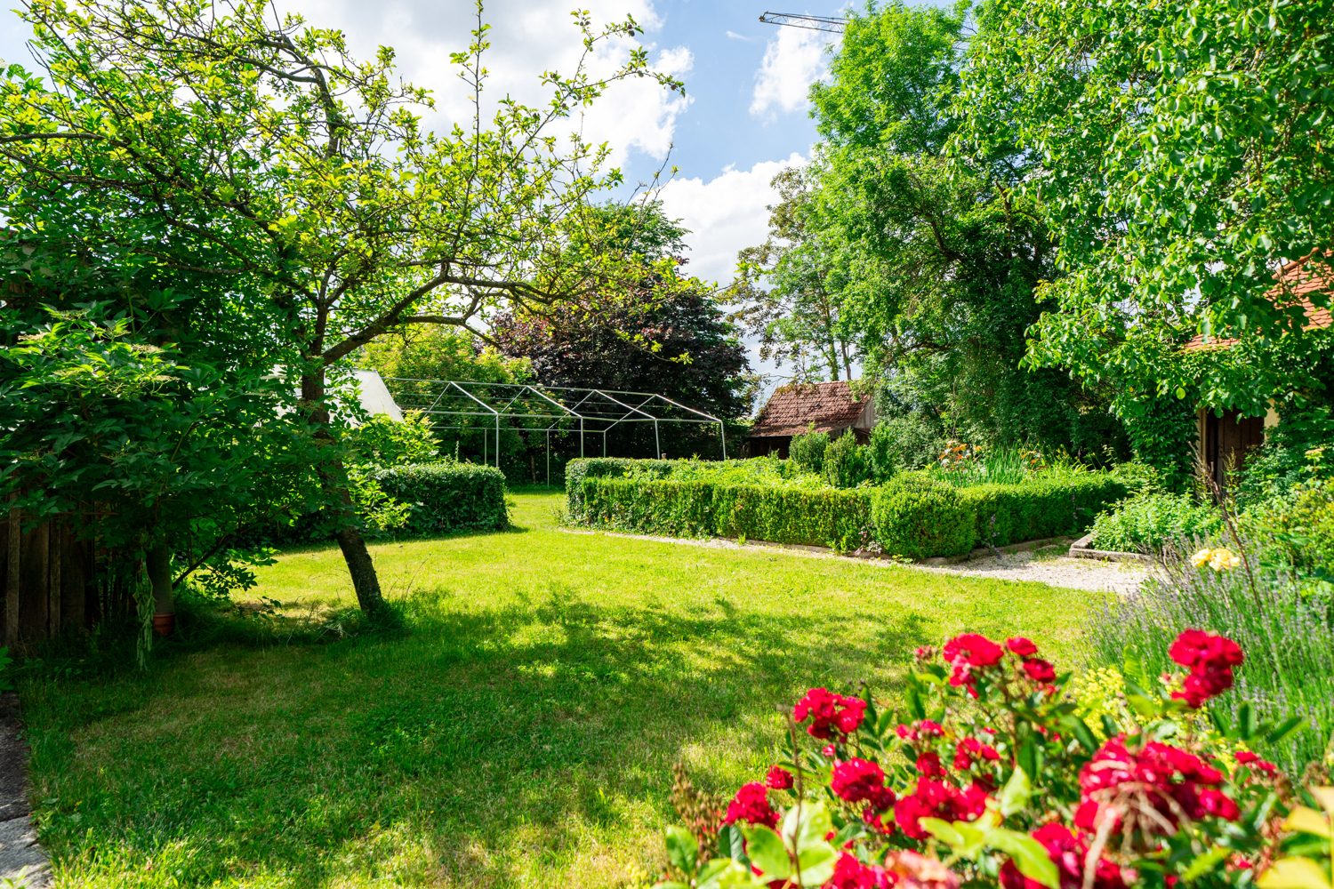 Immobilienangebot - Röfingen / Roßhaupten - Alle - Bezauberndes Anwesen mit parkähnlichem Garten auf 3234 m² Grund
