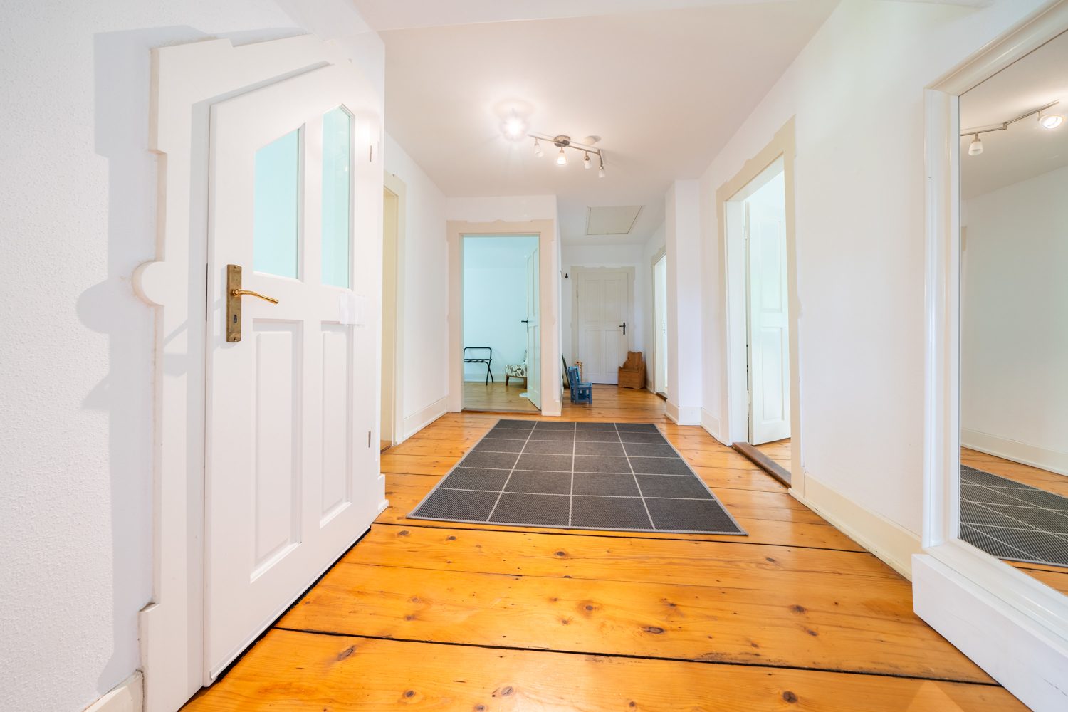Immobilienangebot - Röfingen / Roßhaupten - Alle - Bezauberndes Anwesen mit parkähnlichem Garten auf 3234 m² Grund