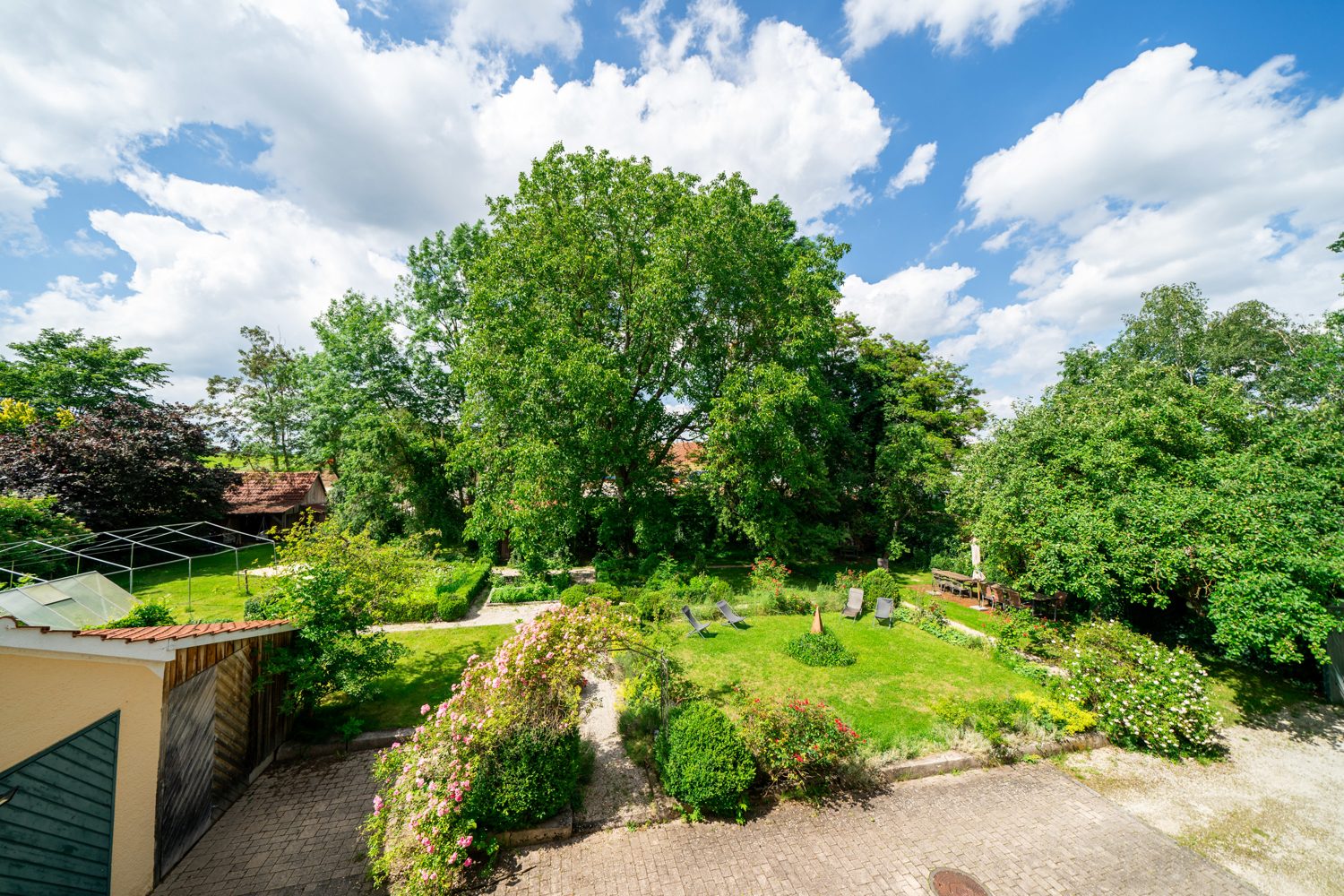 Immobilienangebot - Röfingen / Roßhaupten - Alle - Bezauberndes Anwesen mit parkähnlichem Garten auf 3234 m² Grund