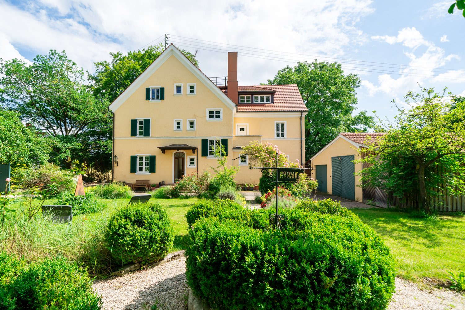 Immobilienangebot - Röfingen / Roßhaupten - Alle - Bezauberndes Anwesen mit parkähnlichem Garten auf 3234 m² Grund