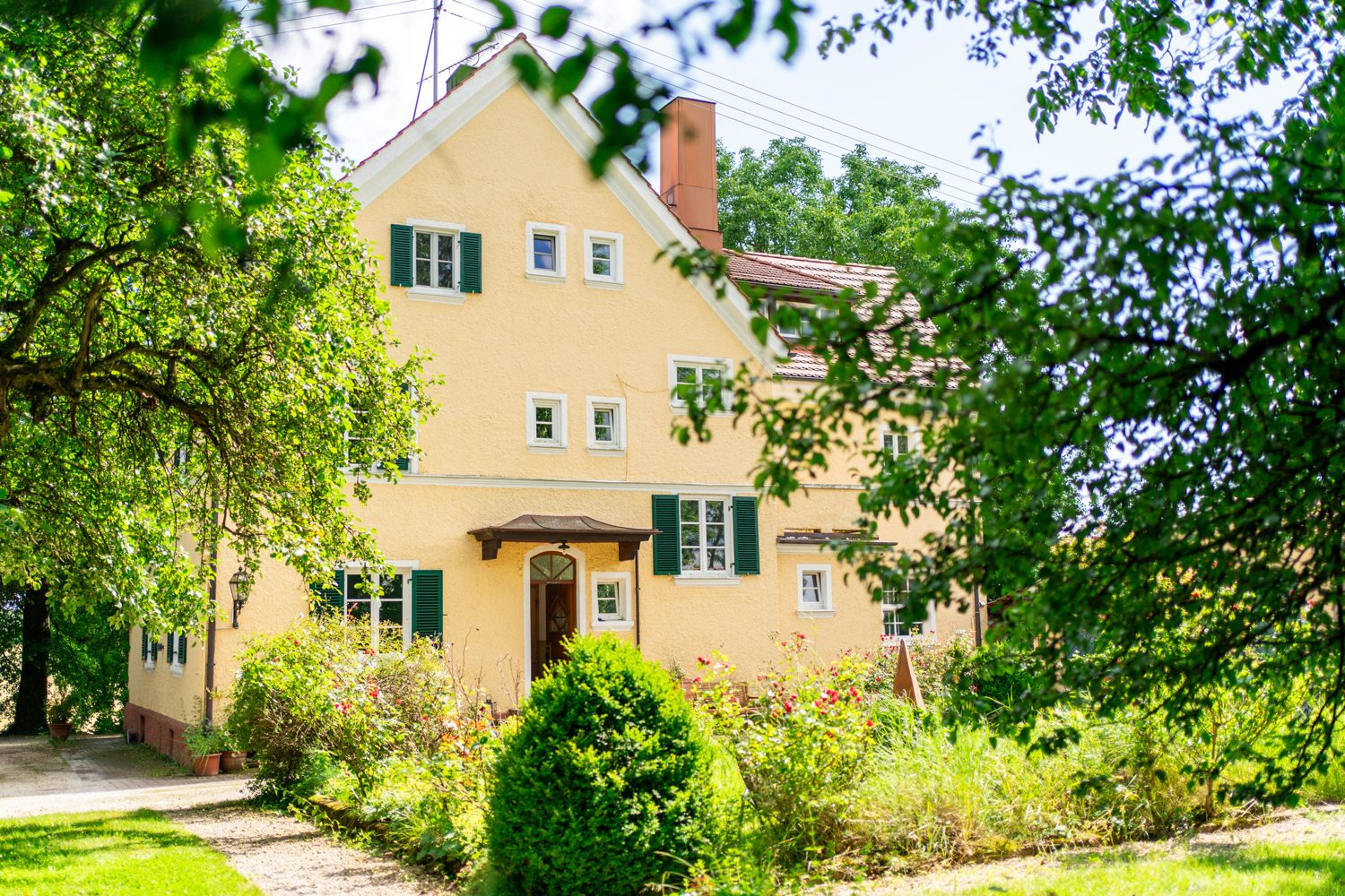 Immobilienangebot - Röfingen / Roßhaupten - Alle - Bezauberndes Anwesen mit parkähnlichem Garten auf 3234 m² Grund