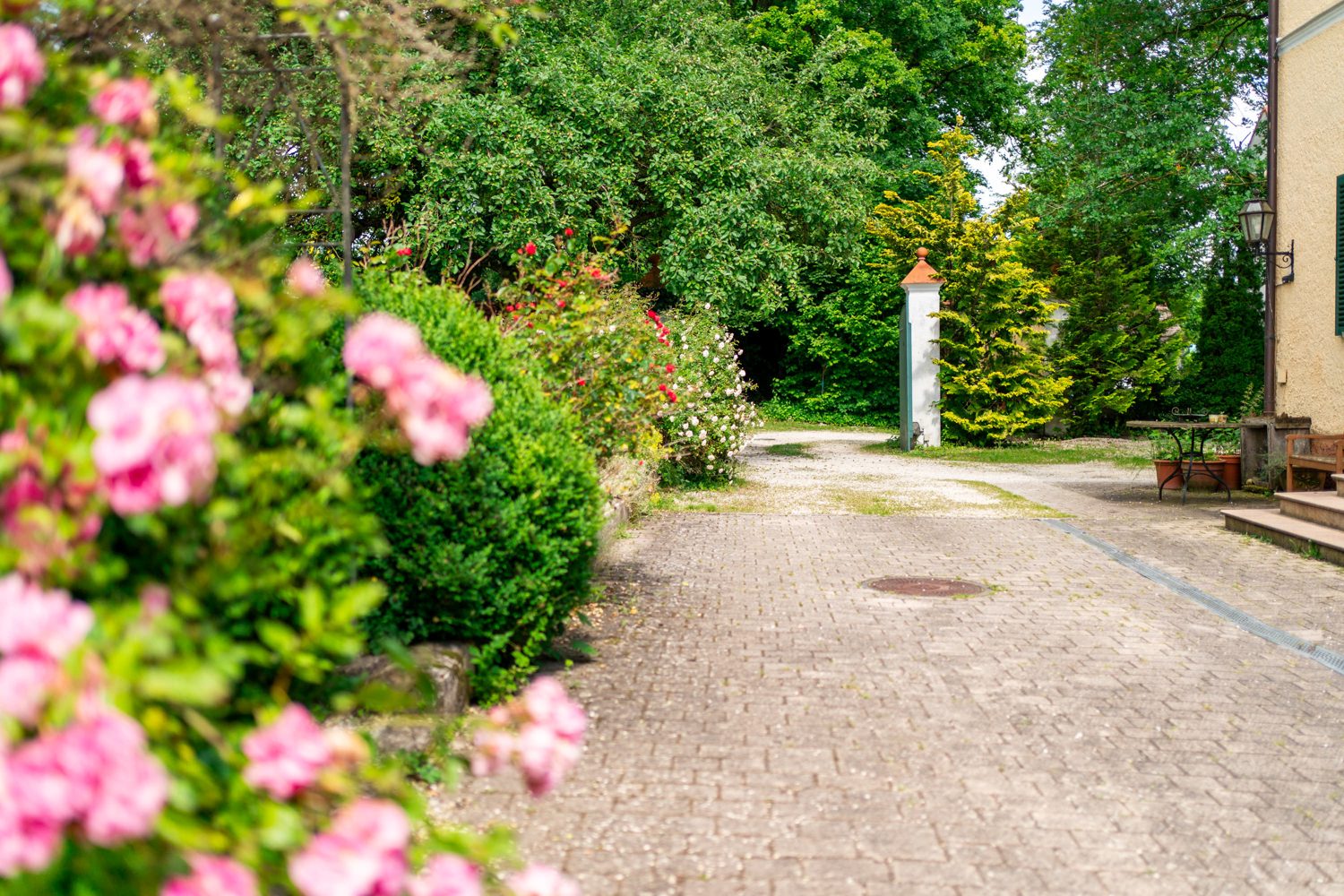 Immobilienangebot - Röfingen / Roßhaupten - Alle - Bezauberndes Anwesen mit parkähnlichem Garten auf 3234 m² Grund
