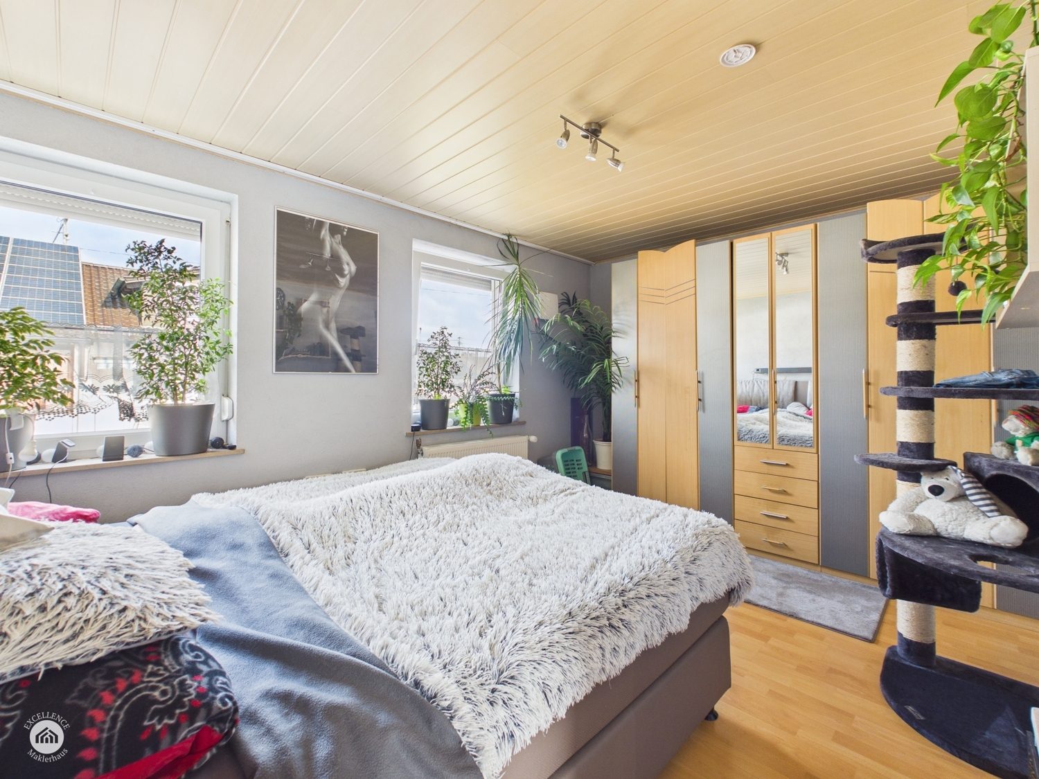 Immobilienangebot - Illertissen / Tiefenbach - Alle - KLEIN-FEIN-MEIN: Gemütliches Reiheneckhaus mit schönem Garten und Wohlfühloase!
