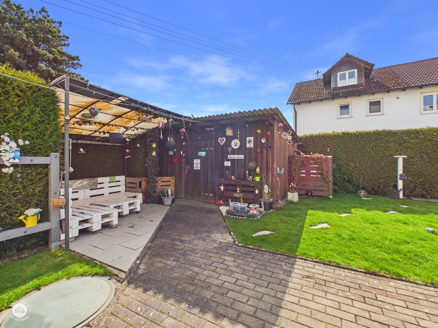 Immobilienangebot - Illertissen / Tiefenbach - Alle - KLEIN-FEIN-MEIN: Gemütliches Reiheneckhaus mit schönem Garten und Wohlfühloase!