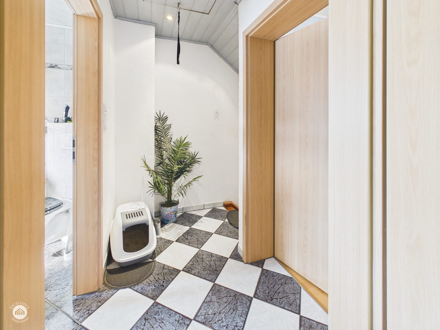 Immobilienangebot - Illertissen / Tiefenbach - Alle - KLEIN-FEIN-MEIN: Gemütliches Reiheneckhaus mit schönem Garten und Wohlfühloase!