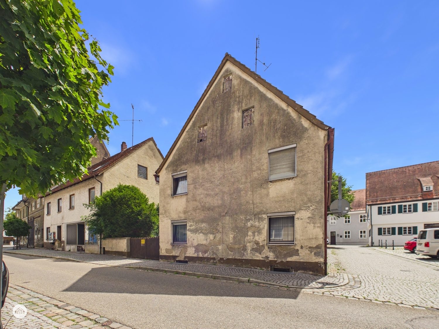 Immobilienangebot - Leipheim - Alle - *** Bieterverfahren*** Zentrale Lage, zwei Häuser, zahlreiche Möglichkeiten