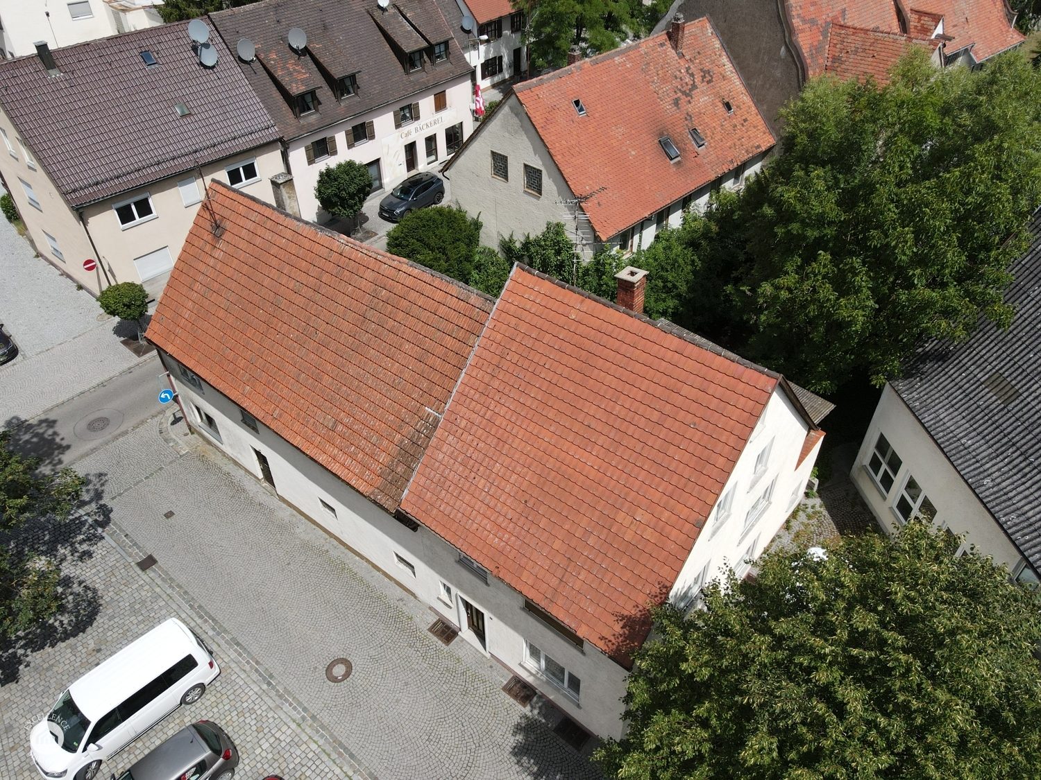 Immobilienangebot - Leipheim - Alle - *** Bieterverfahren*** Zentrale Lage, zwei Häuser, zahlreiche Möglichkeiten