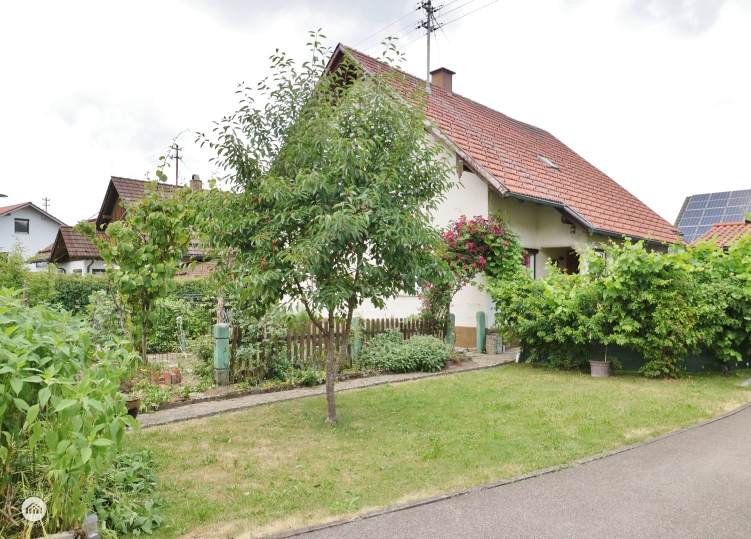 Immobilienangebot - Bad Grönenbach / Ittelsburg - Alle - Charmantes Zweifamilienhaus mit Doppelgarage in Bad Grönenbach!