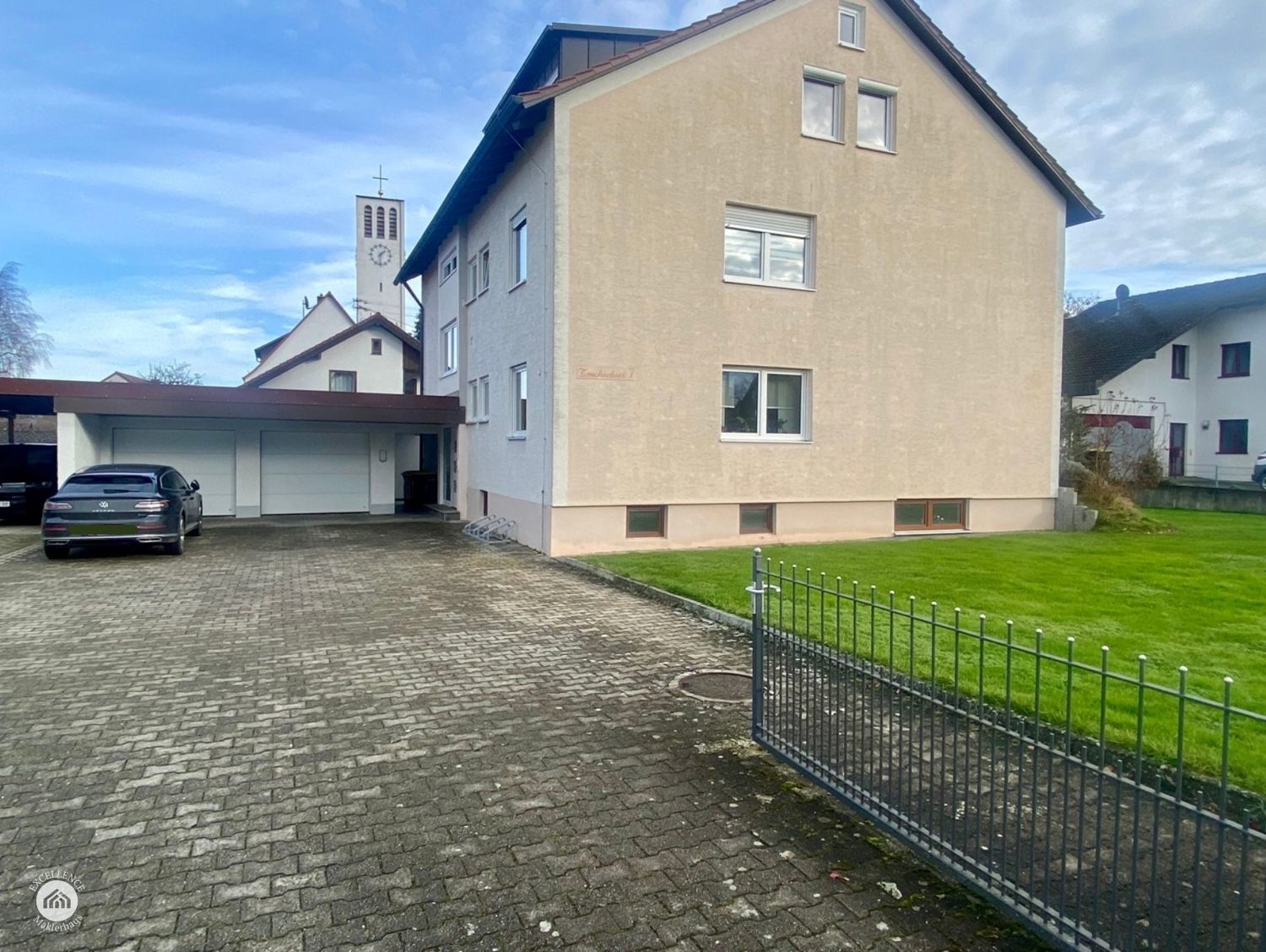 Immobilienangebot - Leipheim - Alle - Modernes Wohnen im Herzen von Leipheim – Dachgeschosswohnung mit Einbauküche