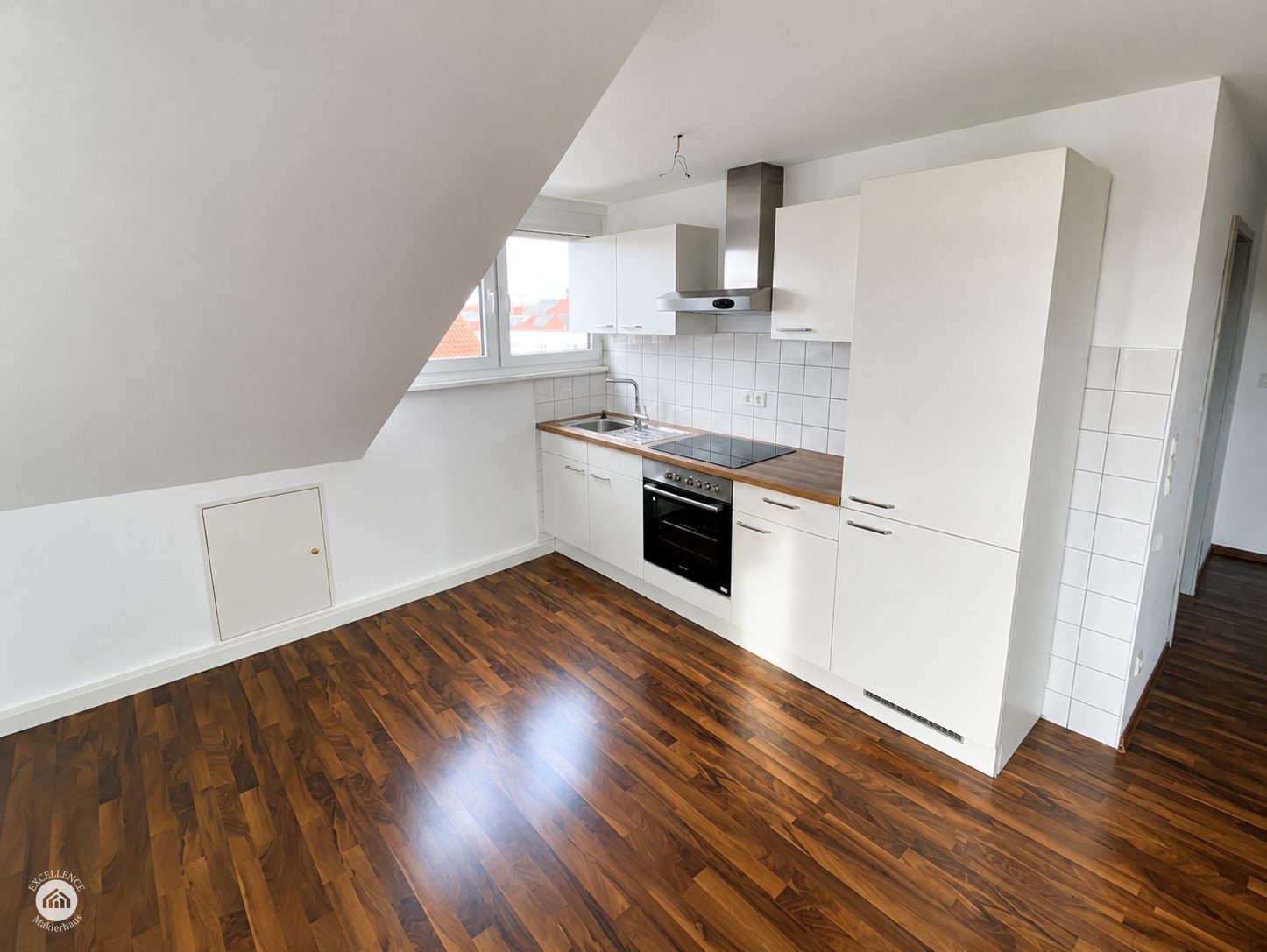 Immobilienangebot - Leipheim - Alle - Modernes Wohnen im Herzen von Leipheim – Dachgeschosswohnung mit Einbauküche