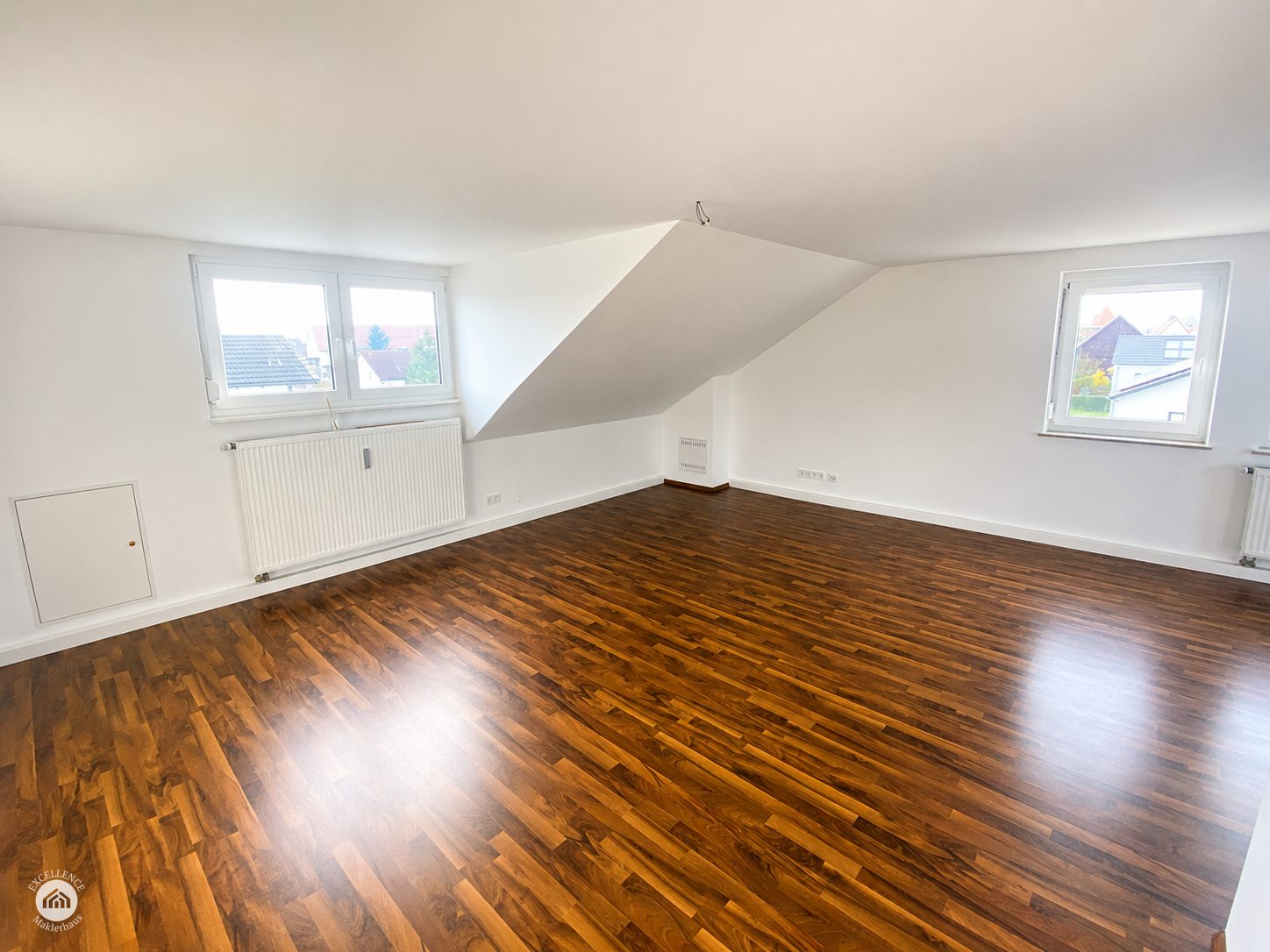 Immobilienangebot - Leipheim - Alle - Modernes Wohnen im Herzen von Leipheim – Dachgeschosswohnung mit Einbauküche