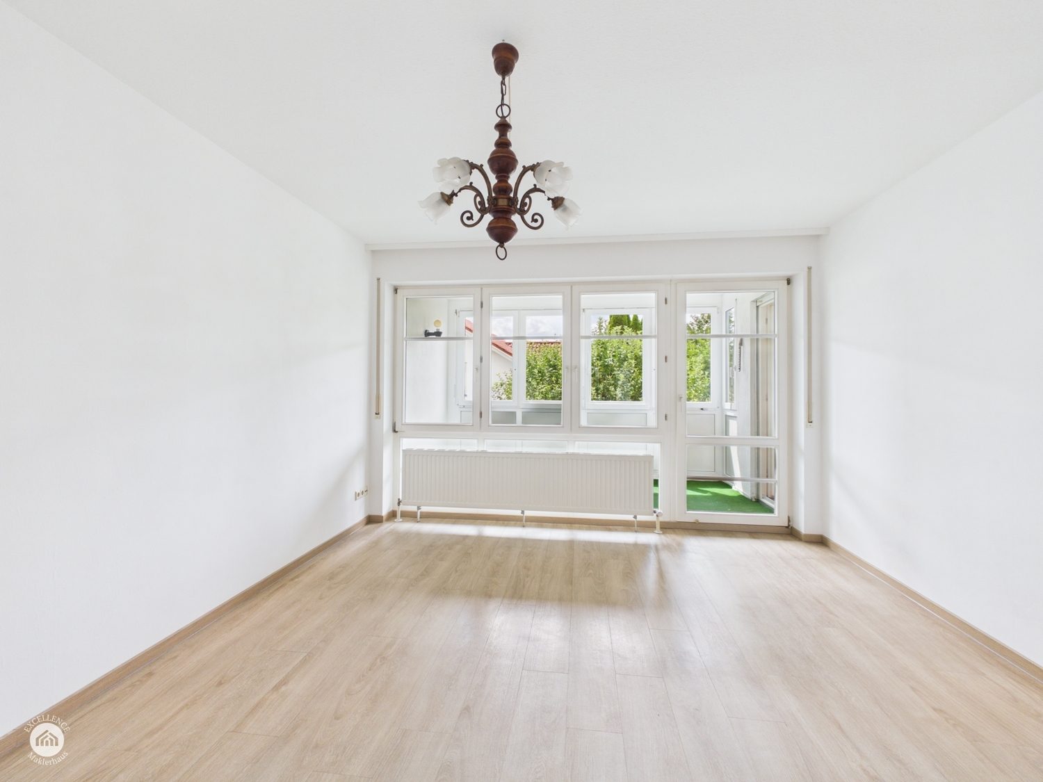Immobilienangebot - Vöhringen - Alle - Helle 3-Zimmer-Wohnung mit Wintergarten und Carport