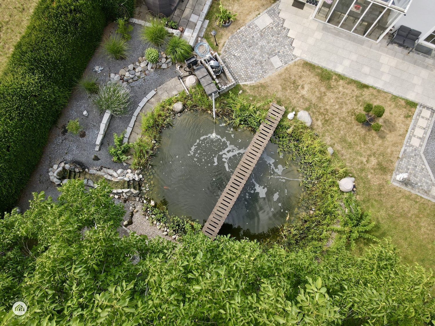 Immobilienangebot - Bibertal / Anhofen - Alle - Wohnen, wo andere Urlaub machen – Traumhaus mit Pool & Teich