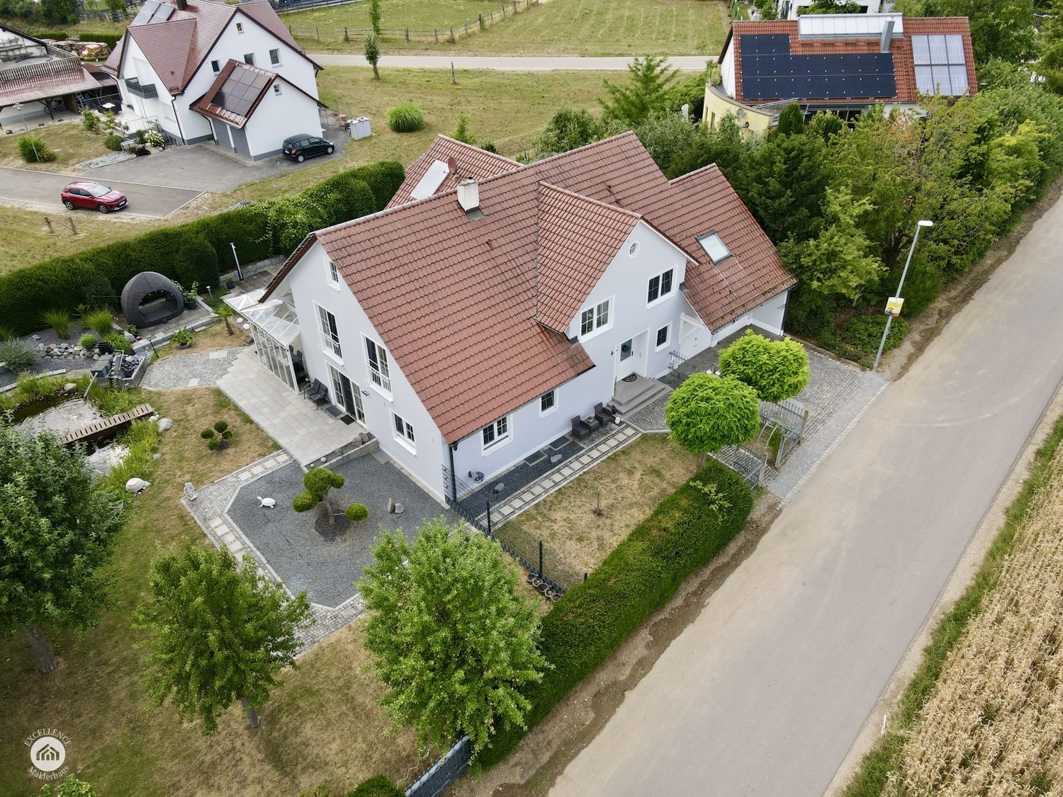 Immobilienangebot - Bibertal / Anhofen - Alle - Wohnen, wo andere Urlaub machen – Traumhaus mit Pool & Teich