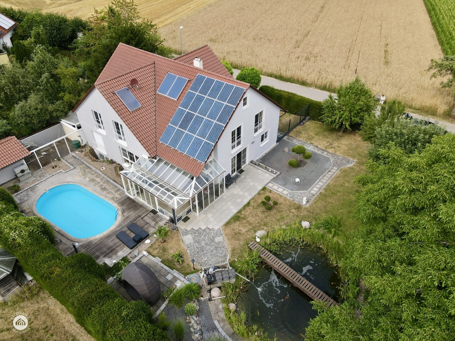Immobilienangebot - Bibertal / Anhofen - Alle - Wohnen, wo andere Urlaub machen – Traumhaus mit Pool & Teich