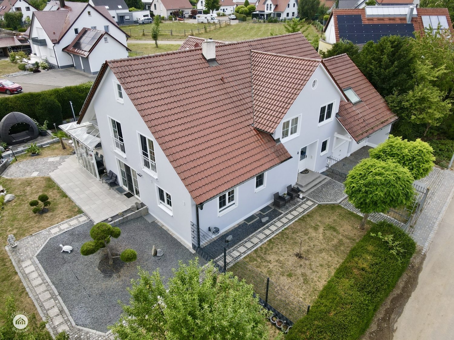 Immobilienangebot - Bibertal / Anhofen - Alle - Wohnen, wo andere Urlaub machen – Traumhaus mit Pool & Teich