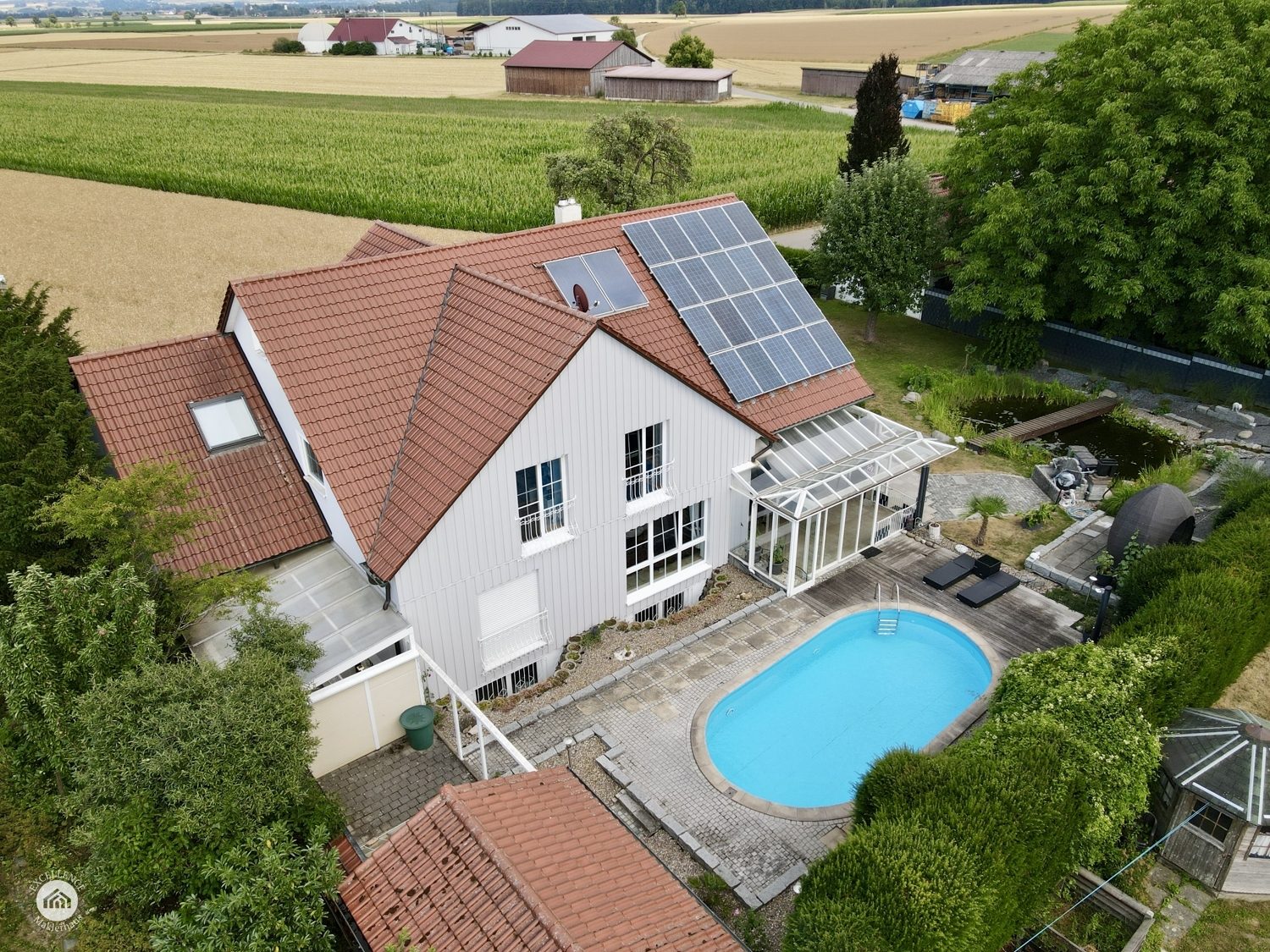 Immobilienangebot - Bibertal / Anhofen - Alle - Wohnen, wo andere Urlaub machen – Traumhaus mit Pool & Teich