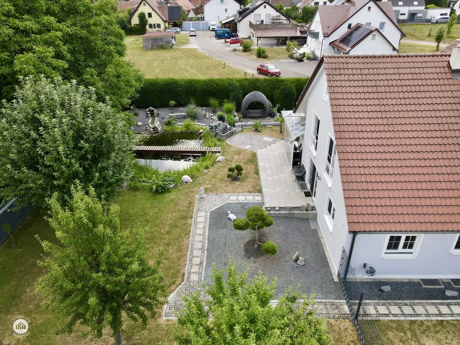Immobilienangebot - Bibertal / Anhofen - Alle - Wohnen, wo andere Urlaub machen – Traumhaus mit Pool & Teich