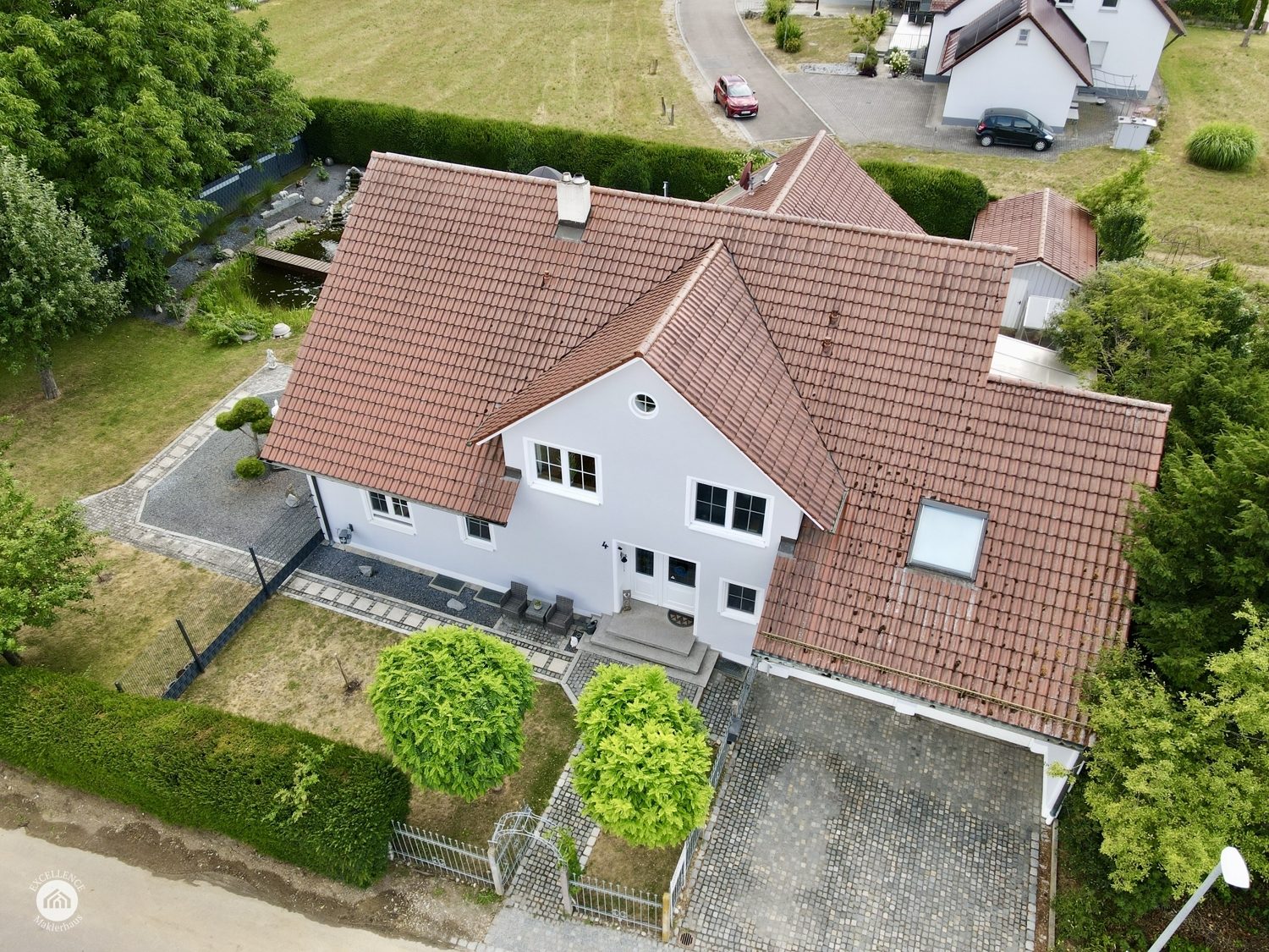 Immobilienangebot - Bibertal / Anhofen - Alle - Wohnen, wo andere Urlaub machen – Traumhaus mit Pool & Teich