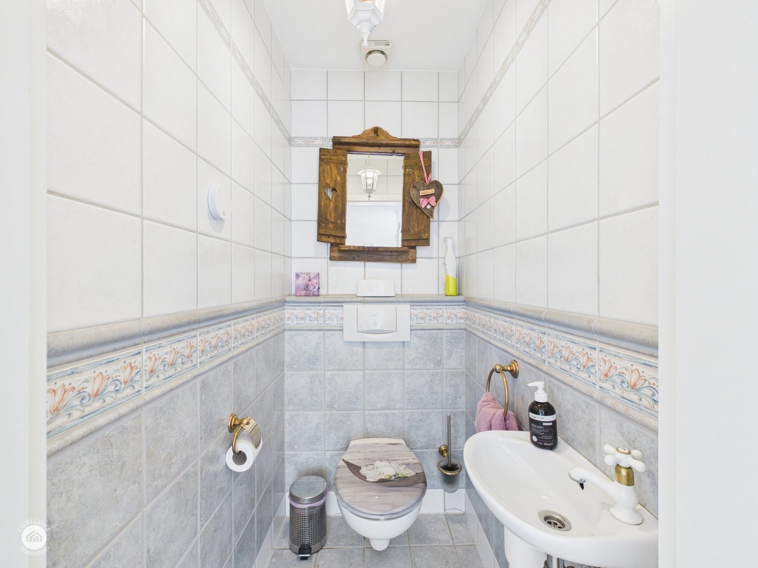 Immobilienangebot - Bibertal / Anhofen - Alle - Wohnen, wo andere Urlaub machen – Traumhaus mit Pool & Teich