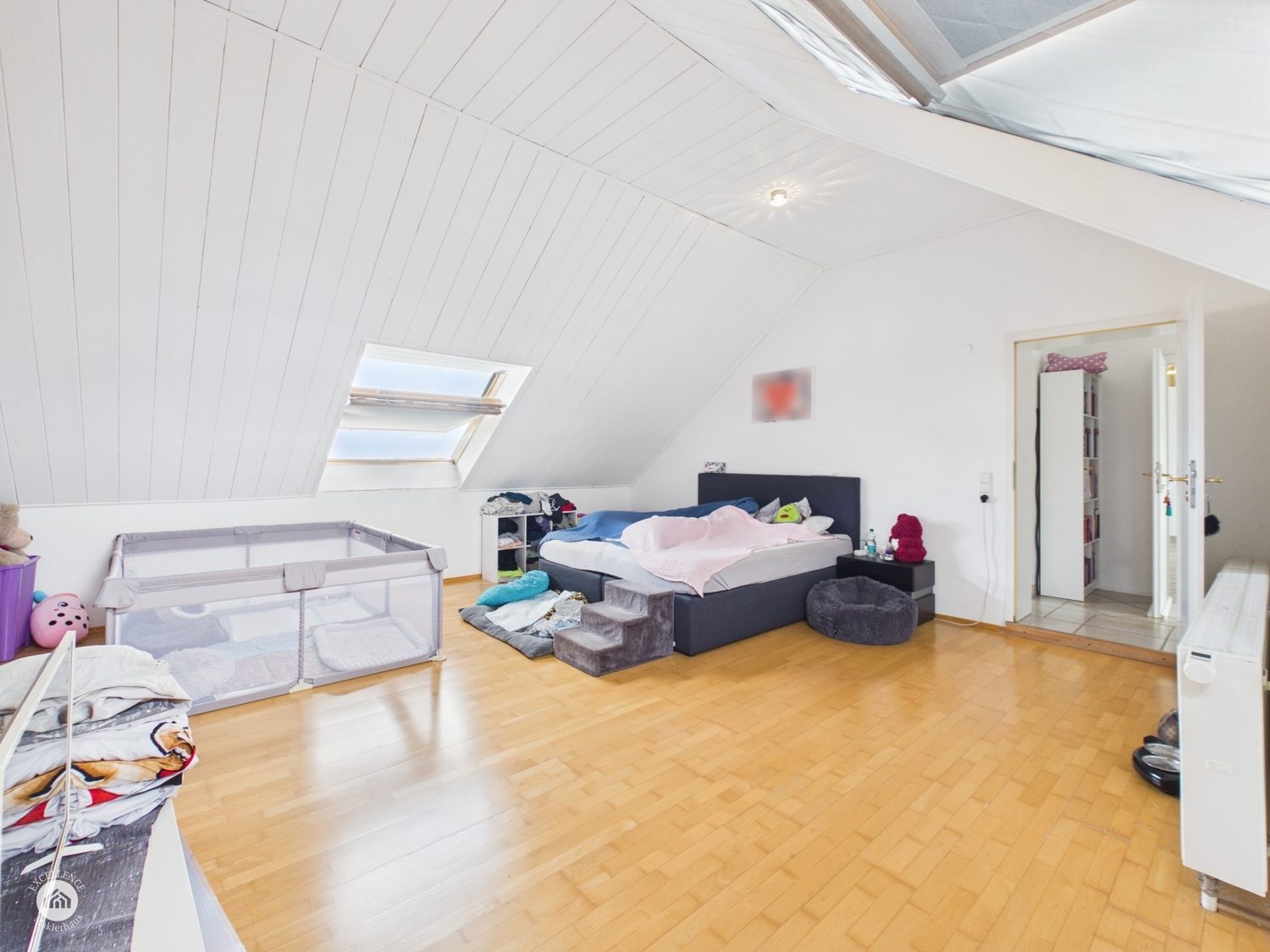 Immobilienangebot - Bibertal / Anhofen - Alle - Wohnen, wo andere Urlaub machen – Traumhaus mit Pool & Teich