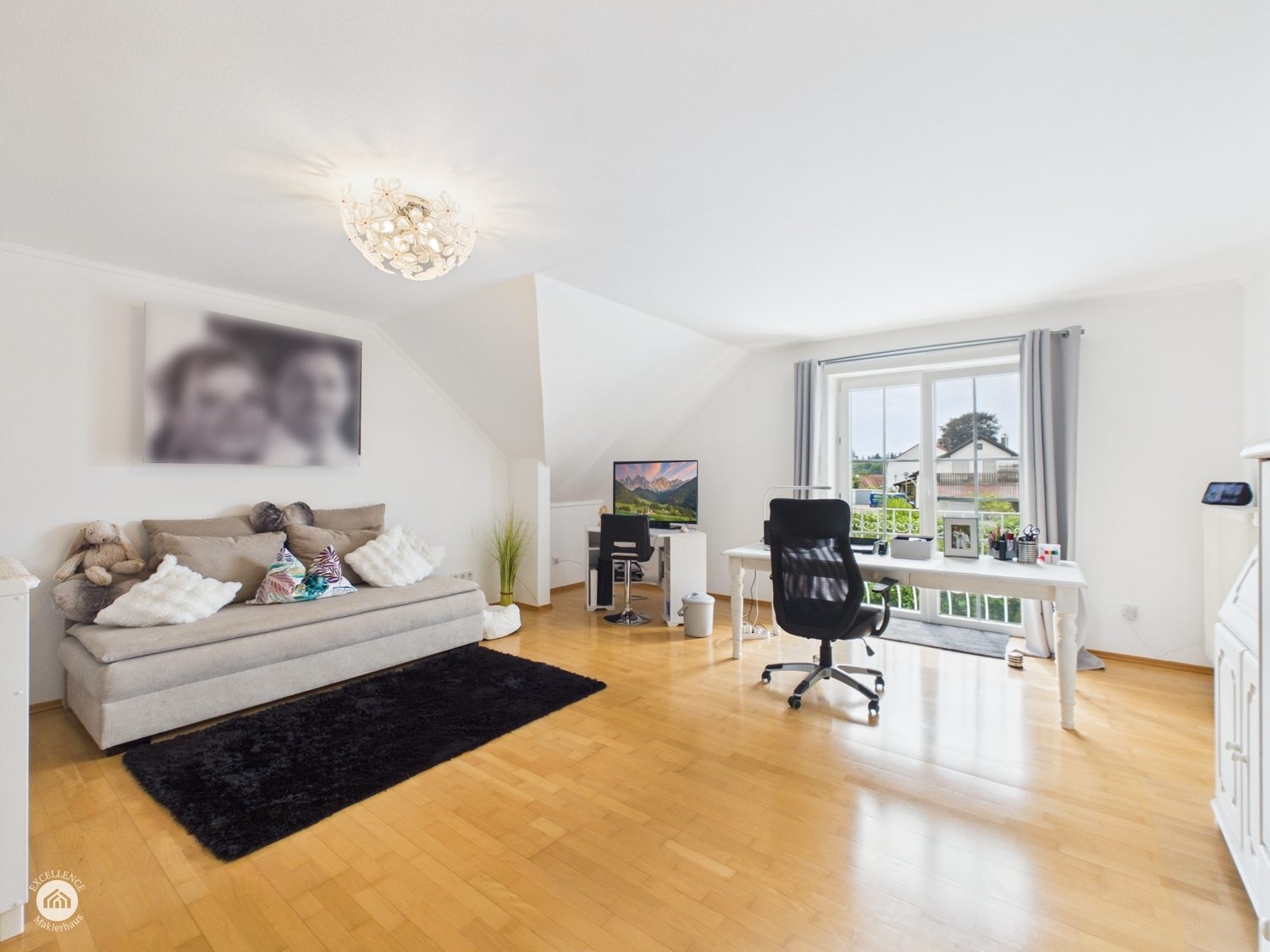 Immobilienangebot - Bibertal / Anhofen - Alle - Wohnen, wo andere Urlaub machen – Traumhaus mit Pool & Teich