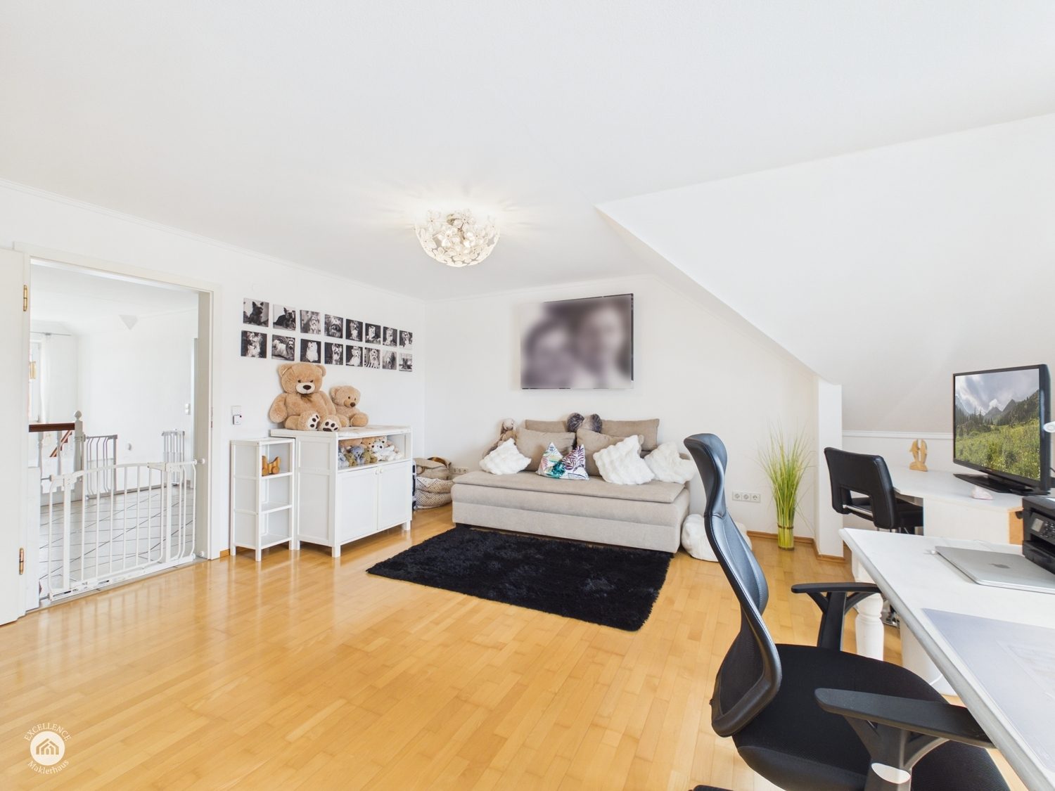 Immobilienangebot - Bibertal / Anhofen - Alle - Wohnen, wo andere Urlaub machen – Traumhaus mit Pool & Teich