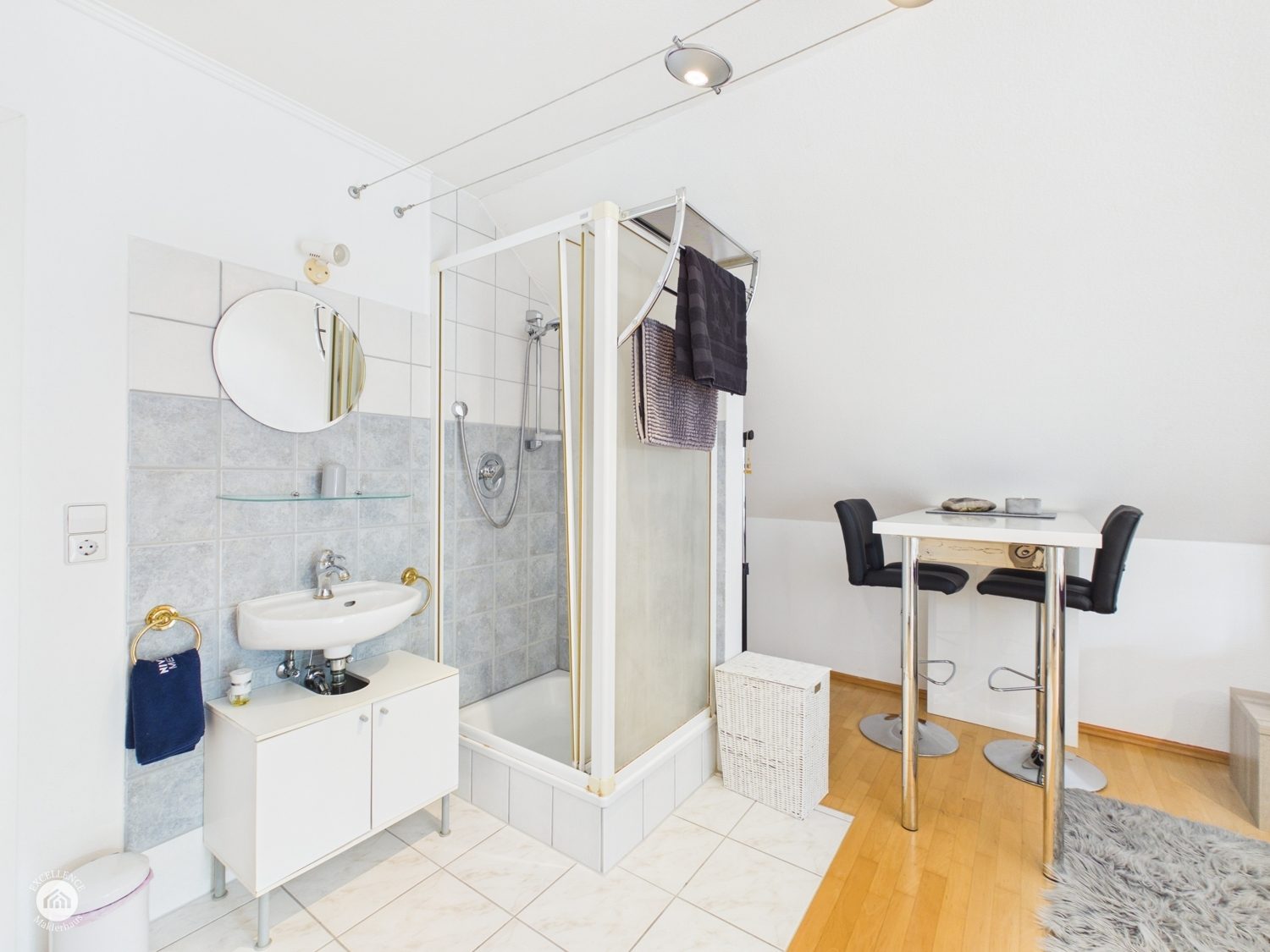 Immobilienangebot - Bibertal / Anhofen - Alle - Wohnen, wo andere Urlaub machen – Traumhaus mit Pool & Teich