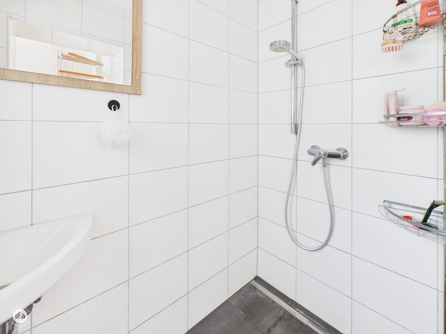 Immobilienangebot - Bibertal / Anhofen - Alle - Wohnen, wo andere Urlaub machen – Traumhaus mit Pool & Teich
