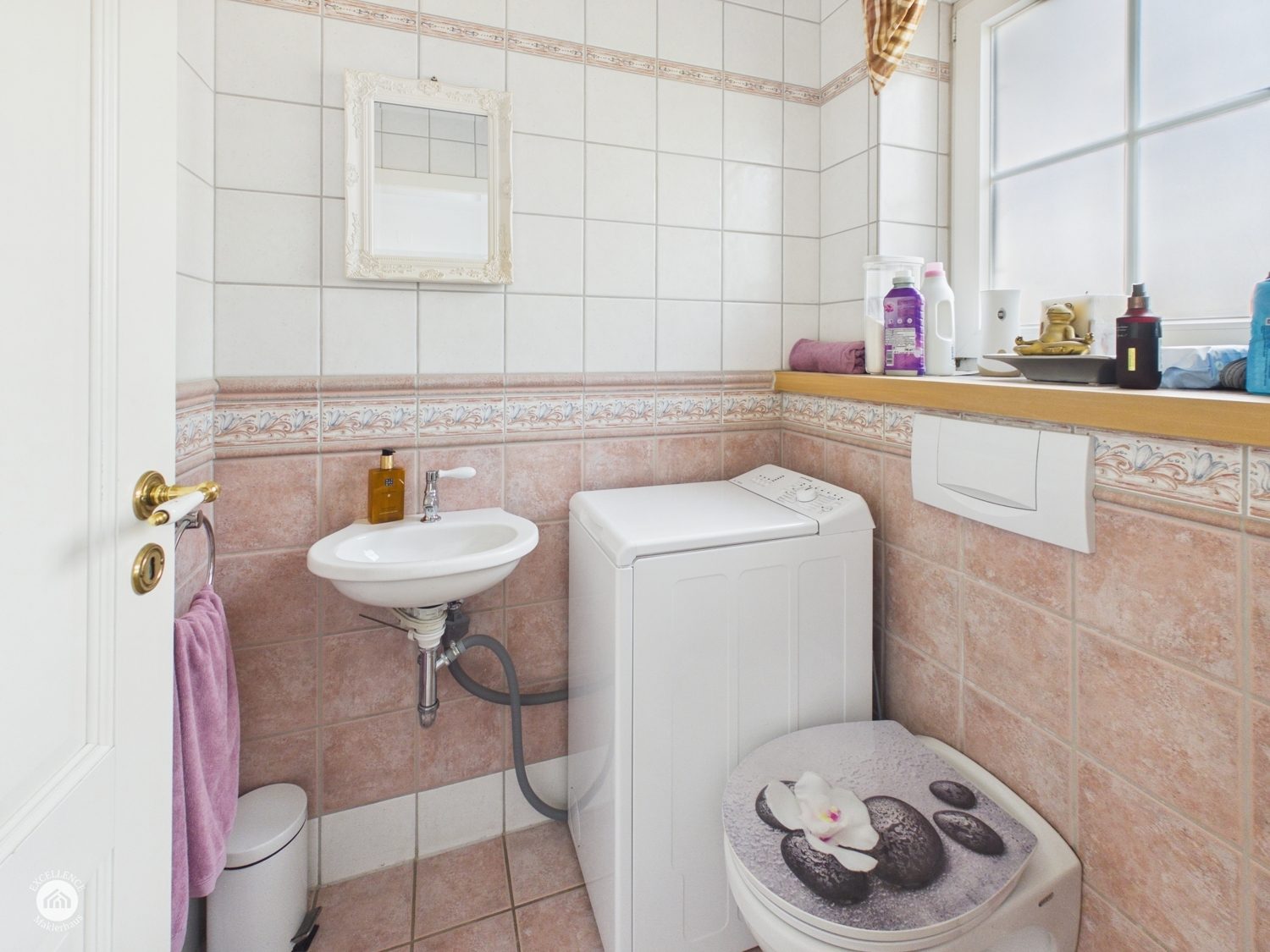 Immobilienangebot - Bibertal / Anhofen - Alle - Wohnen, wo andere Urlaub machen – Traumhaus mit Pool & Teich