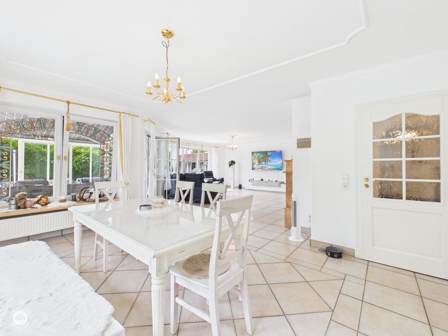 Immobilienangebot - Bibertal / Anhofen - Alle - Wohnen, wo andere Urlaub machen – Traumhaus mit Pool & Teich