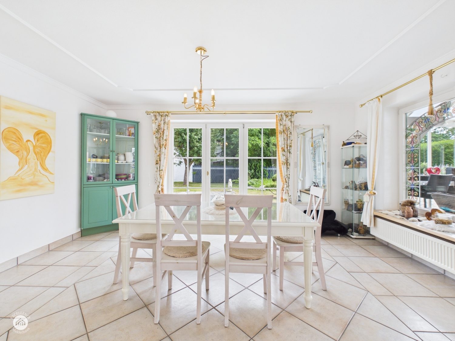 Immobilienangebot - Bibertal / Anhofen - Alle - Wohnen, wo andere Urlaub machen – Traumhaus mit Pool & Teich