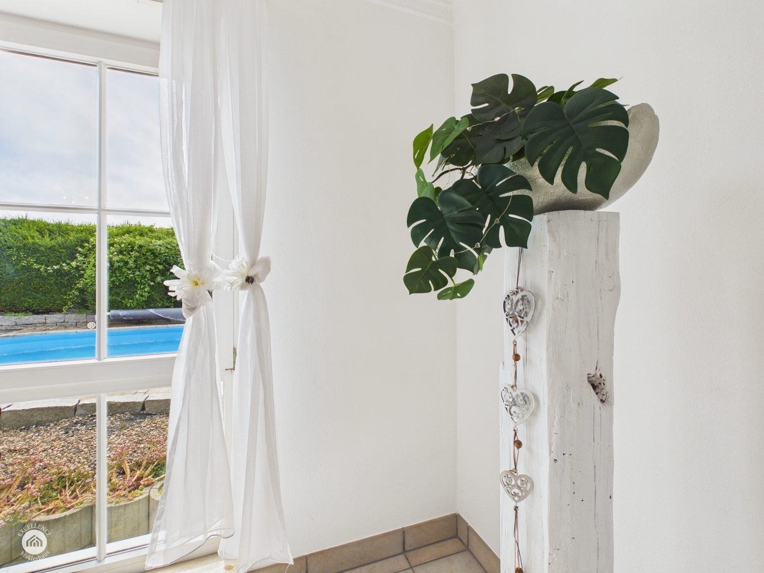 Immobilienangebot - Bibertal / Anhofen - Alle - Wohnen, wo andere Urlaub machen – Traumhaus mit Pool & Teich