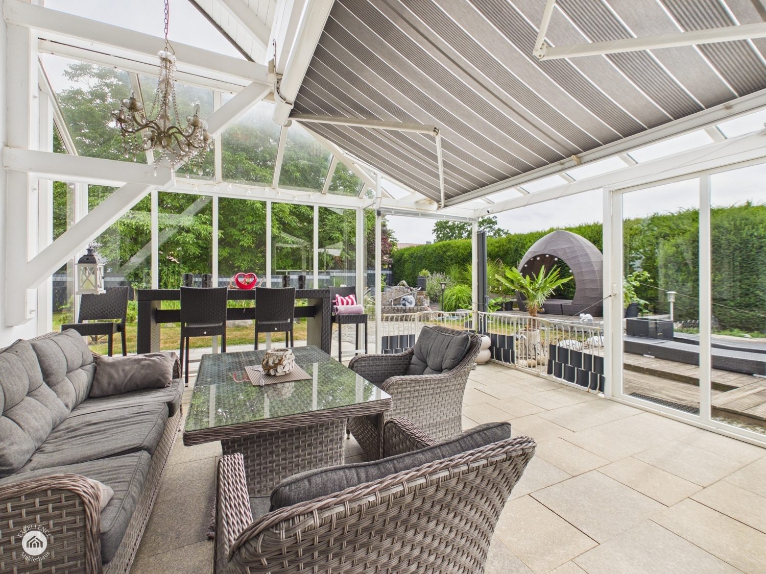 Immobilienangebot - Bibertal / Anhofen - Alle - Wohnen, wo andere Urlaub machen – Traumhaus mit Pool & Teich
