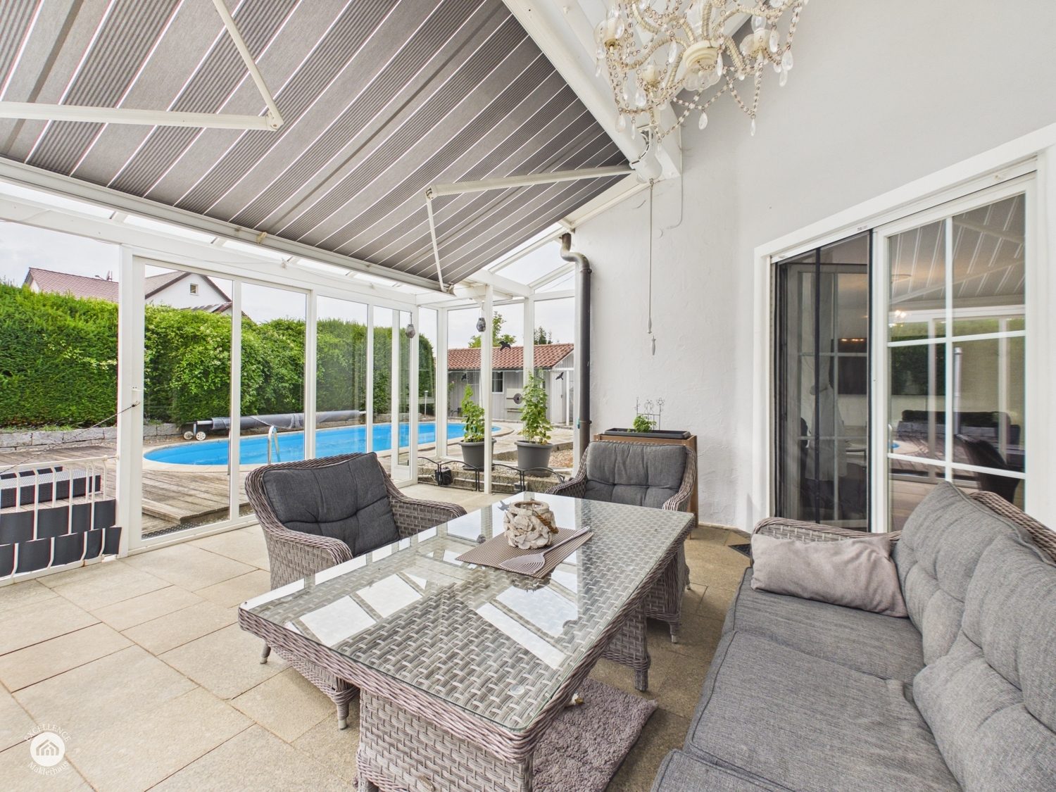 Immobilienangebot - Bibertal / Anhofen - Alle - Wohnen, wo andere Urlaub machen – Traumhaus mit Pool & Teich