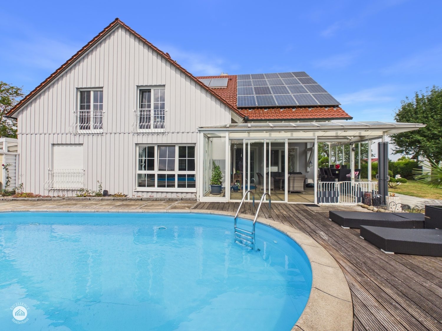Immobilienangebot - Bibertal / Anhofen - Alle - Wohnen, wo andere Urlaub machen – Traumhaus mit Pool & Teich