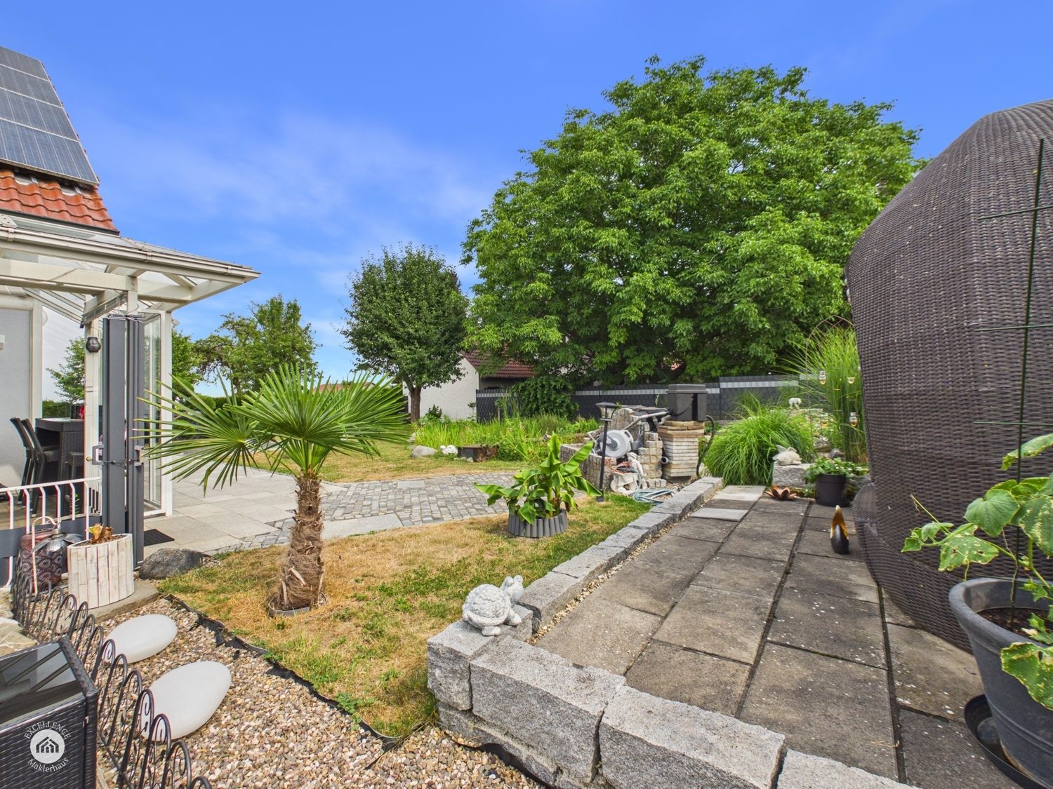 Immobilienangebot - Bibertal / Anhofen - Alle - Wohnen, wo andere Urlaub machen – Traumhaus mit Pool & Teich