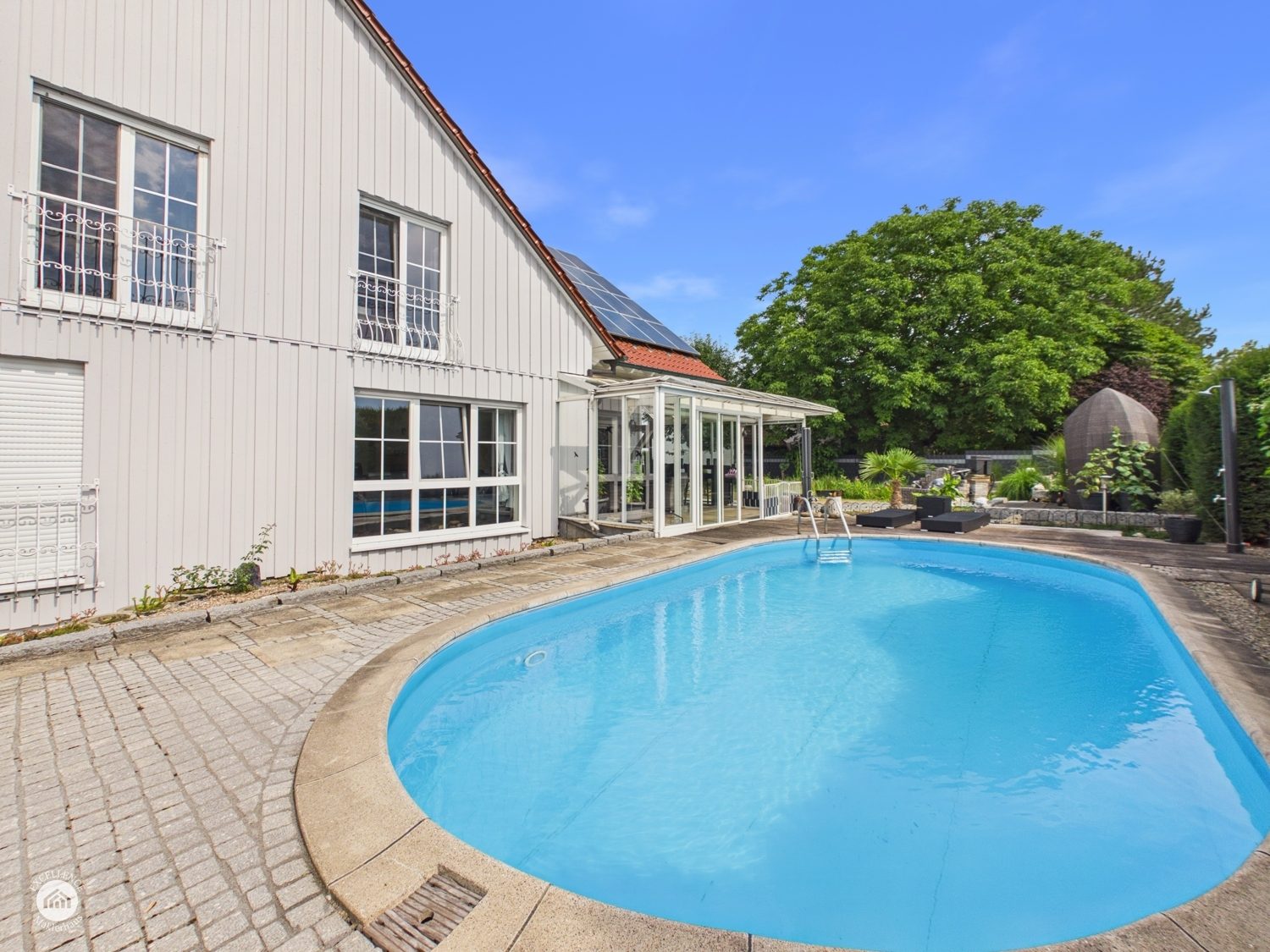 Immobilienangebot - Bibertal / Anhofen - Alle - Wohnen, wo andere Urlaub machen – Traumhaus mit Pool & Teich