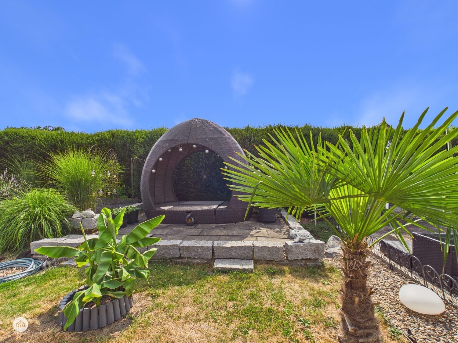 Immobilienangebot - Bibertal / Anhofen - Alle - Wohnen, wo andere Urlaub machen – Traumhaus mit Pool & Teich