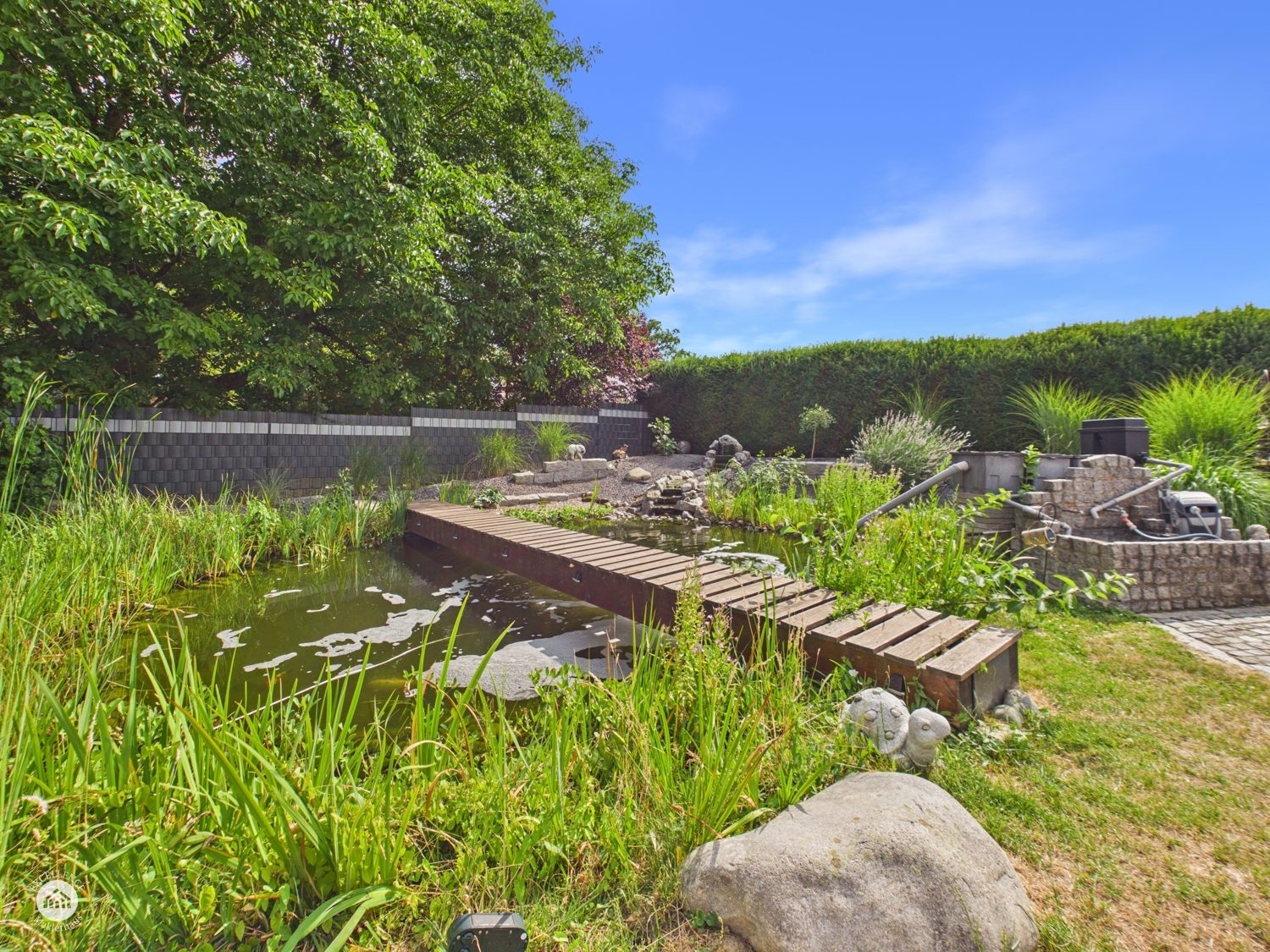 Immobilienangebot - Bibertal / Anhofen - Alle - Wohnen, wo andere Urlaub machen – Traumhaus mit Pool & Teich