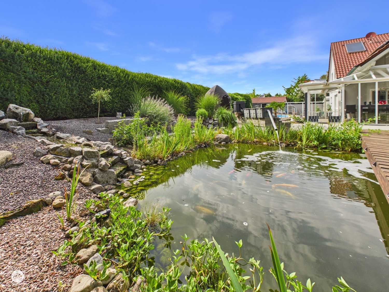 Immobilienangebot - Bibertal / Anhofen - Alle - Wohnen, wo andere Urlaub machen – Traumhaus mit Pool & Teich